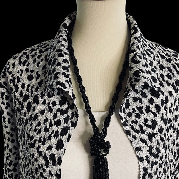 Chico’s Travelers Black White Animal Print Jacket - Picture 4 of 13